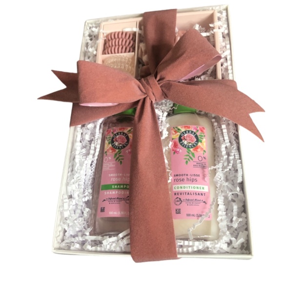 Herbal Essences Smooth-Lisse Rose Hips with Hair Accessories - Picture 1 of 8